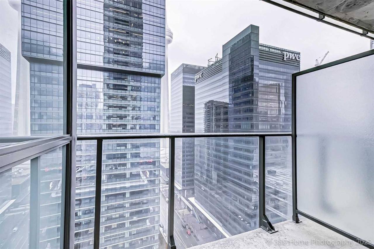 Prime Location - Stunning 2-Bdrm Condo Торонто Екстер'єр фото
