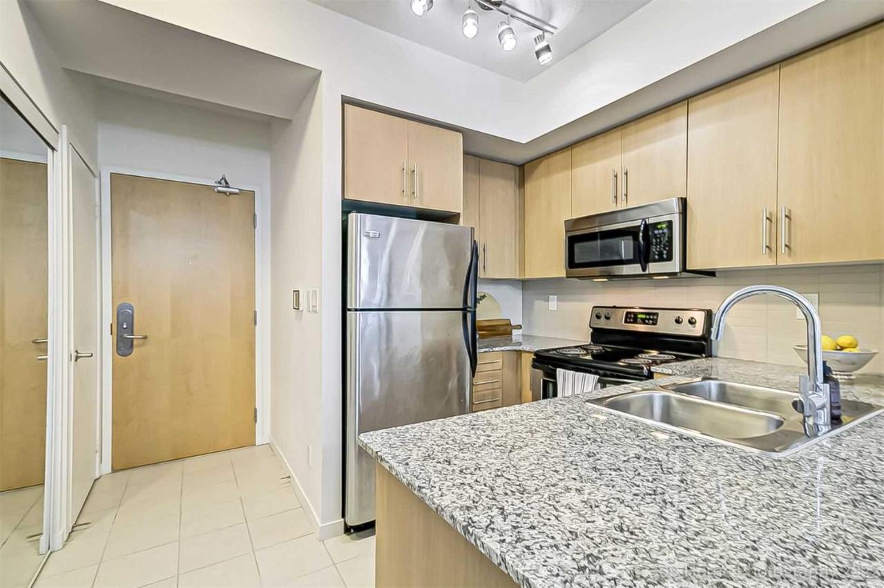 Prime Location - Stunning 2-Bdrm Condo Торонто Екстер'єр фото