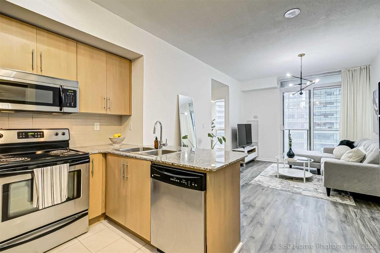 Prime Location - Stunning 2-Bdrm Condo Торонто Екстер'єр фото