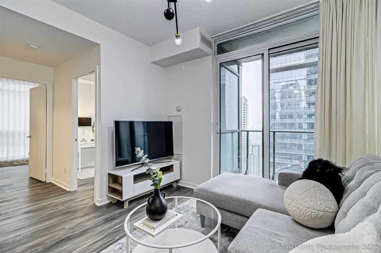Prime Location - Stunning 2-Bdrm Condo Торонто Екстер'єр фото