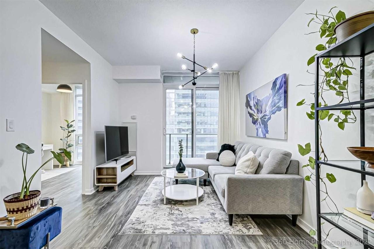 Prime Location - Stunning 2-Bdrm Condo Торонто Екстер'єр фото