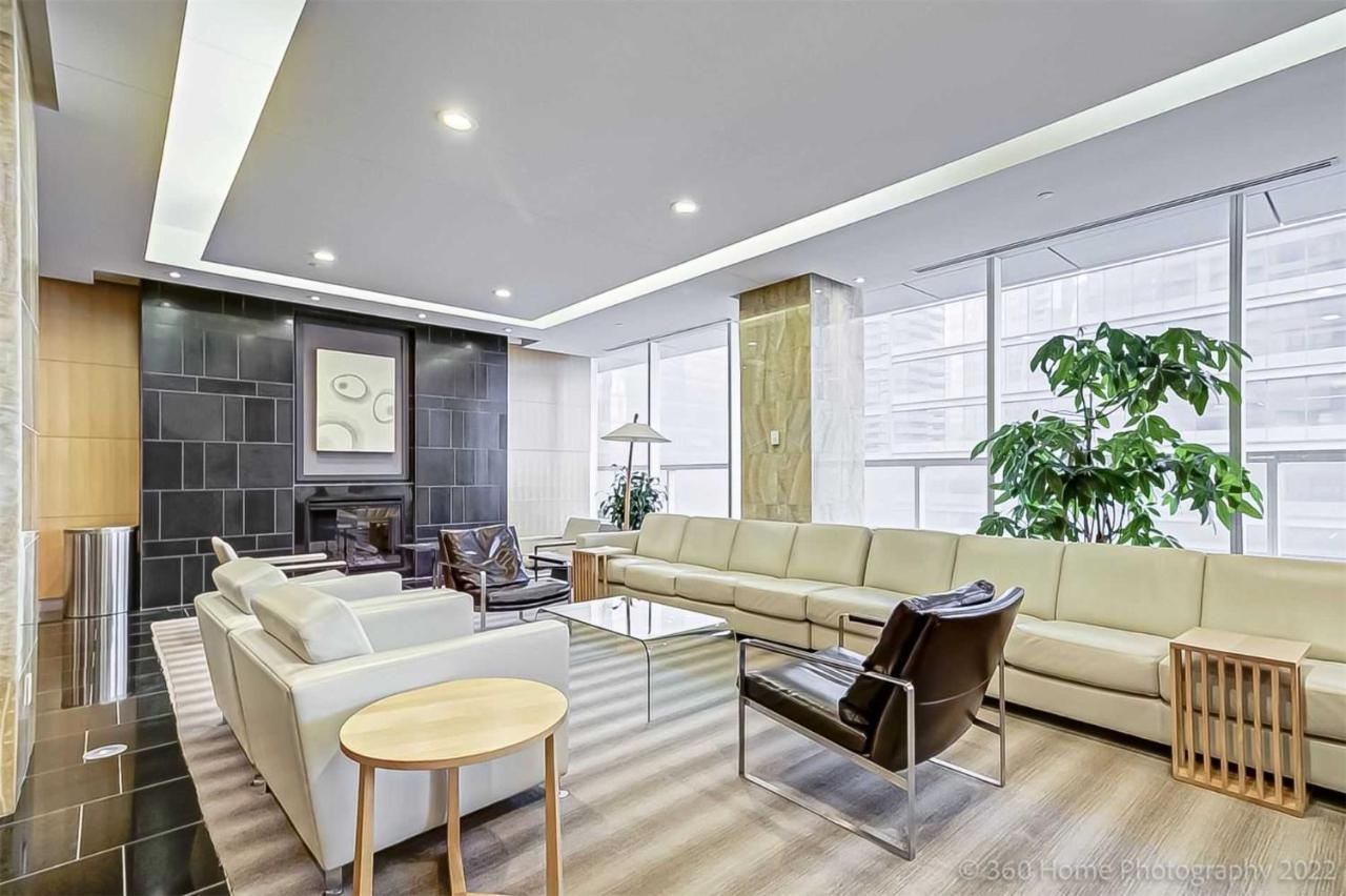 Prime Location - Stunning 2-Bdrm Condo Торонто Екстер'єр фото